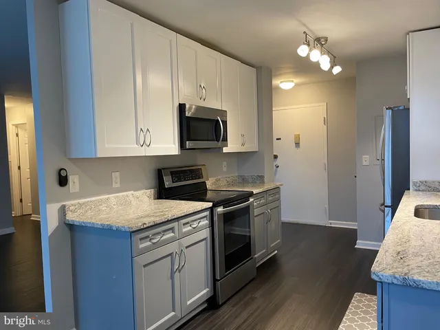 $2,200 | 3245 Rio Drive, Unit 709, Falls Church, VA 22041