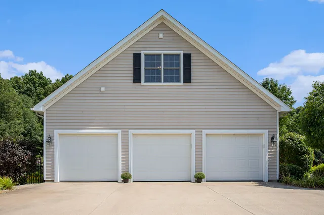 $699,000 | 13028 Harper Crossing, Battle Creek, MI 49014