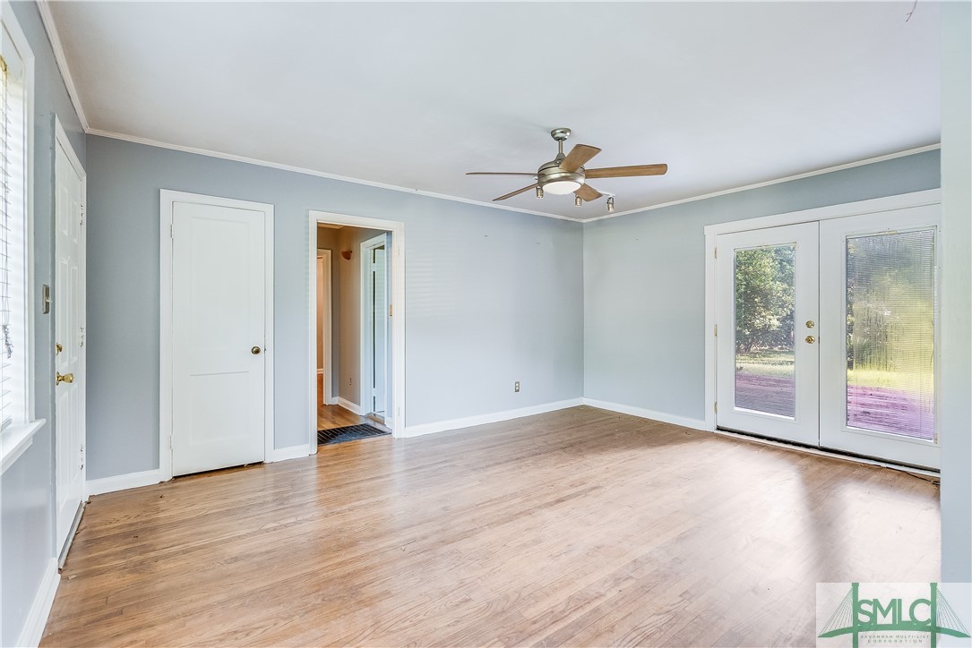 211 Brandywine Road Savannah, GA 31405 - Photo 5 of 23 Beautiful flooring and fresh paint are found throu