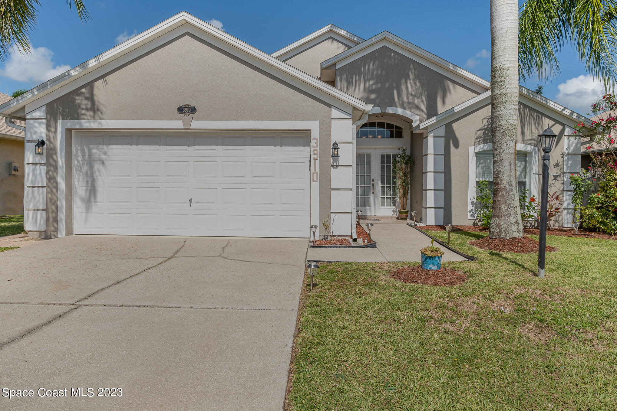 a view of a house with basketball court