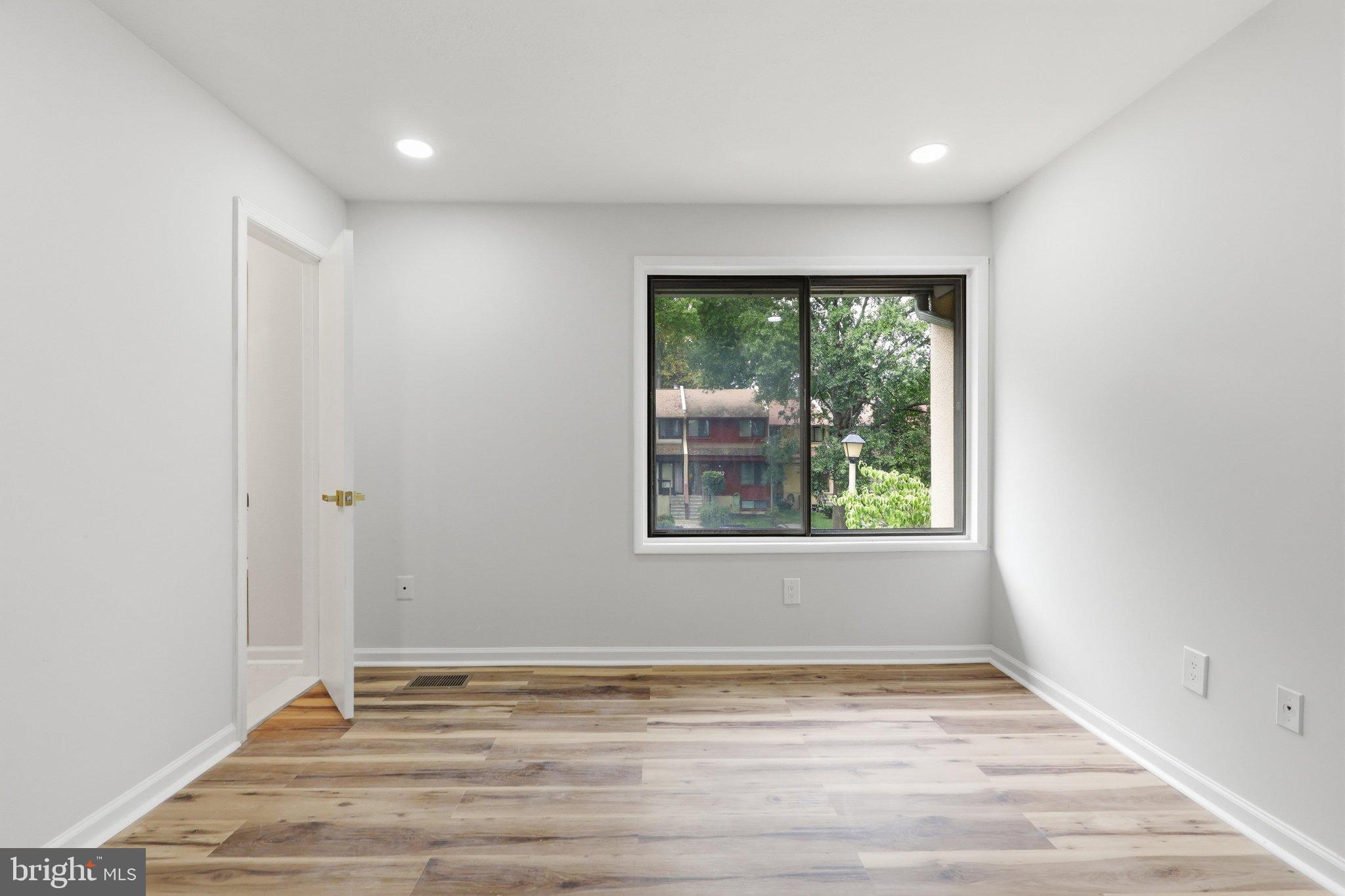 2292 White Cornus Lane Reston, VA 20191 - Photo 18 of 33 Gallery Image 18