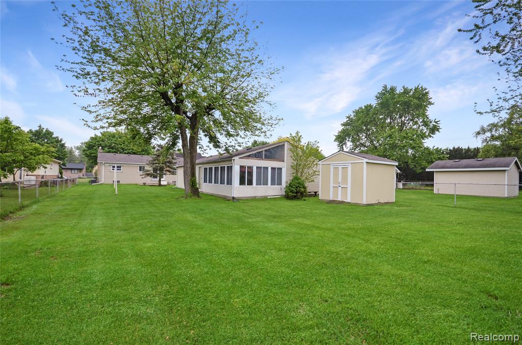 2103 Oakcrest Road Sterling Heights, MI 48310 - Photo 27 of 31