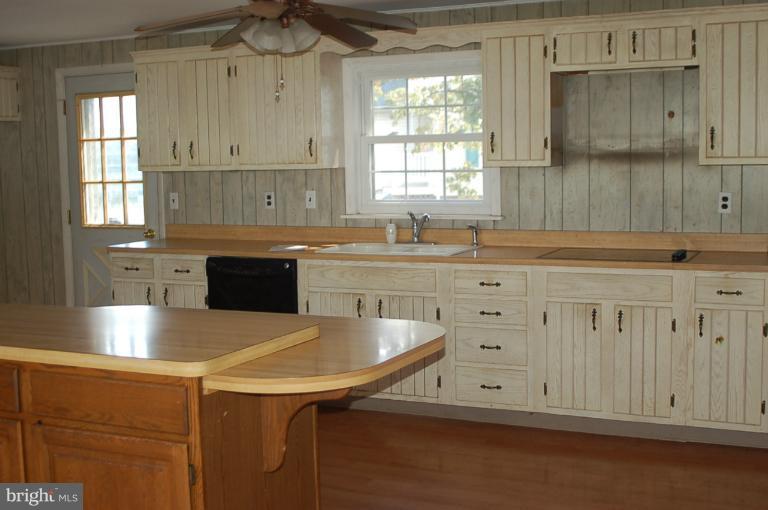 7901 Rocky Ridge Road Thurmont, MD 21788 - Photo 6 of 15 Kitchen