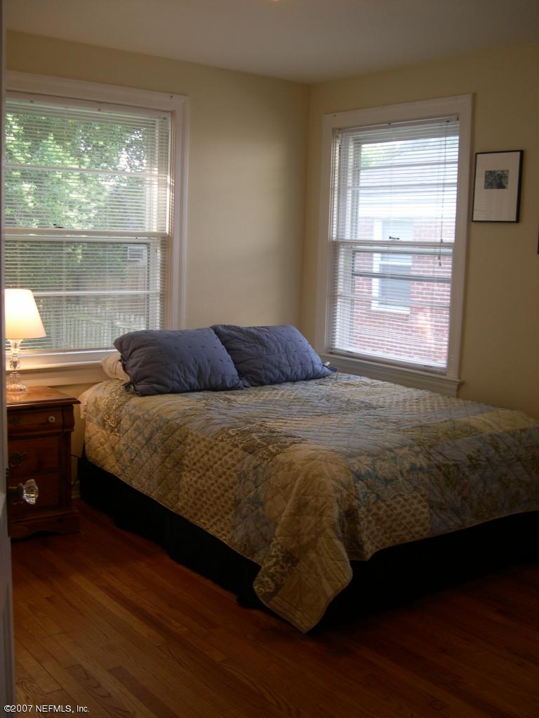 4145 London Road Jacksonville, FL 32207 - Photo 4 of 12 a bedroom with a bed and a window
