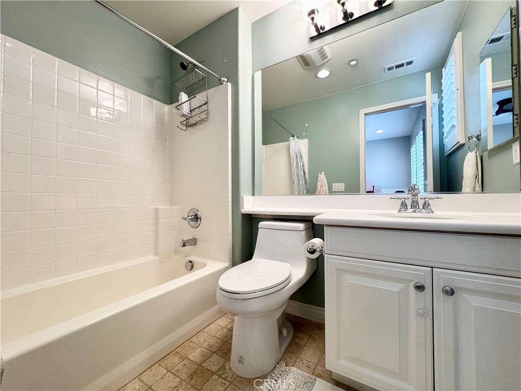 41 Clifford Lane Ladera Ranch, CA 92694 - Photo 18 of 37 En-suite