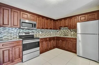 $2,100 | 4041 Northwest 30th Terrace, Unit 3, Lauderdale Lakes, FL 33309