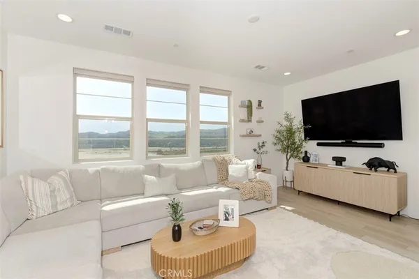 $4,000 | 861 Cornelia Way, Rancho Mission Viejo, CA 92694