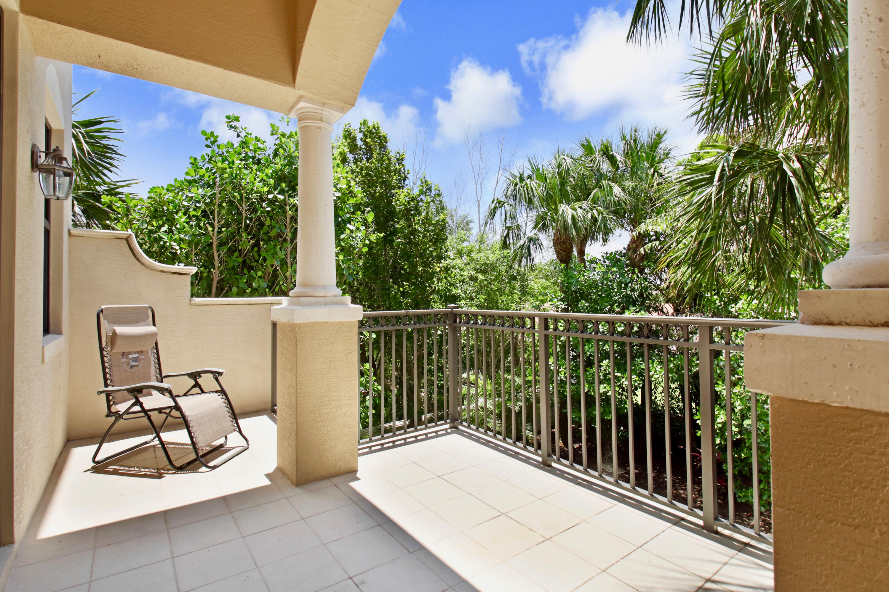 601 Del Sol Circle, Unit 601 Jupiter, FL 33469 - Photo 12 of 34 601 Del Sol Clr, Jupiter HR-8