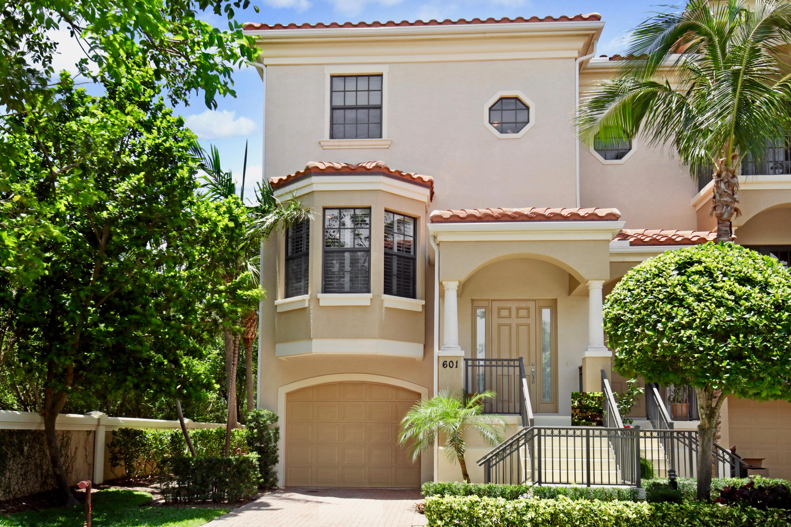 601 Del Sol Circle, Unit 601 Jupiter, FL 33469 - Photo 2 of 34 601 Del Sol Clr, Jupiter HR