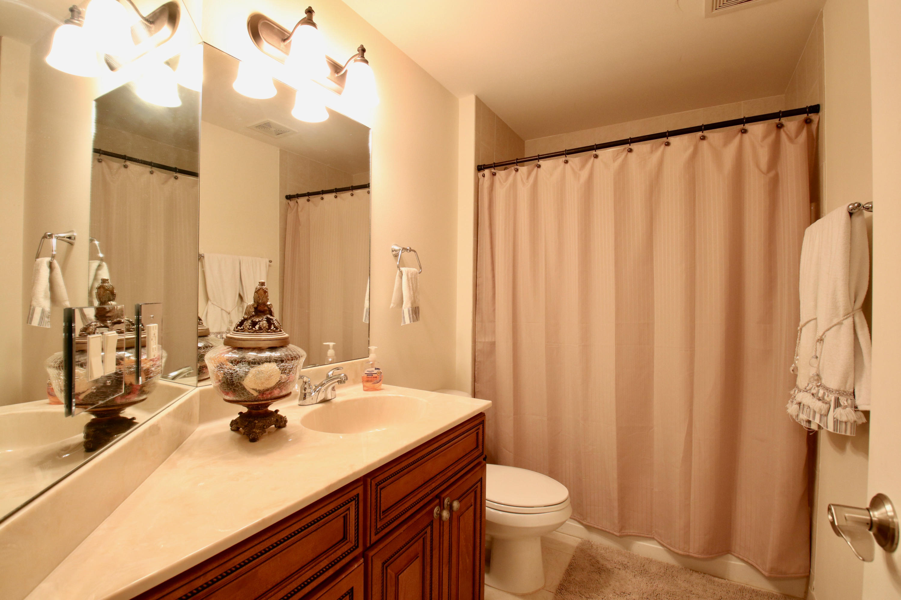 601 Del Sol Circle, Unit 601 Jupiter, FL 33469 - Photo 22 of 34 601 Del Sol Clr, Jupiter HR-13
