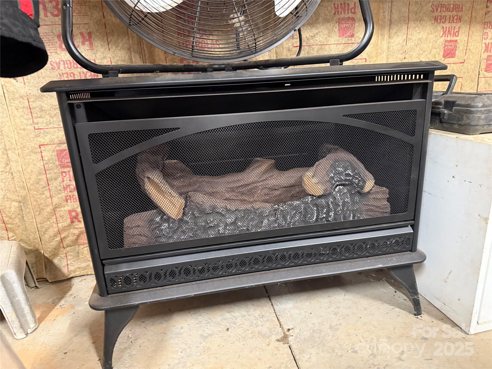 637 Ridge Road Marion, NC 28752 - Photo 9 of 18 a close view of fireplace