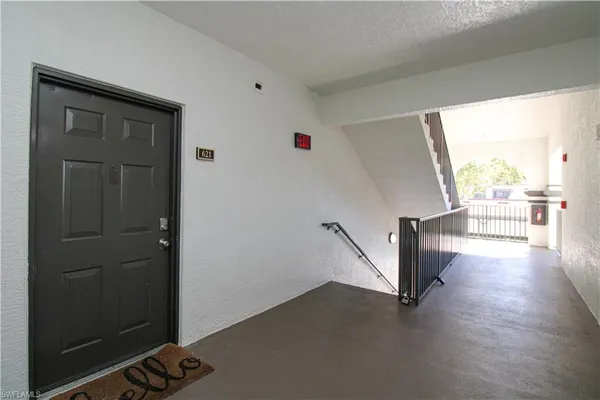 a view of entryway with livingroom