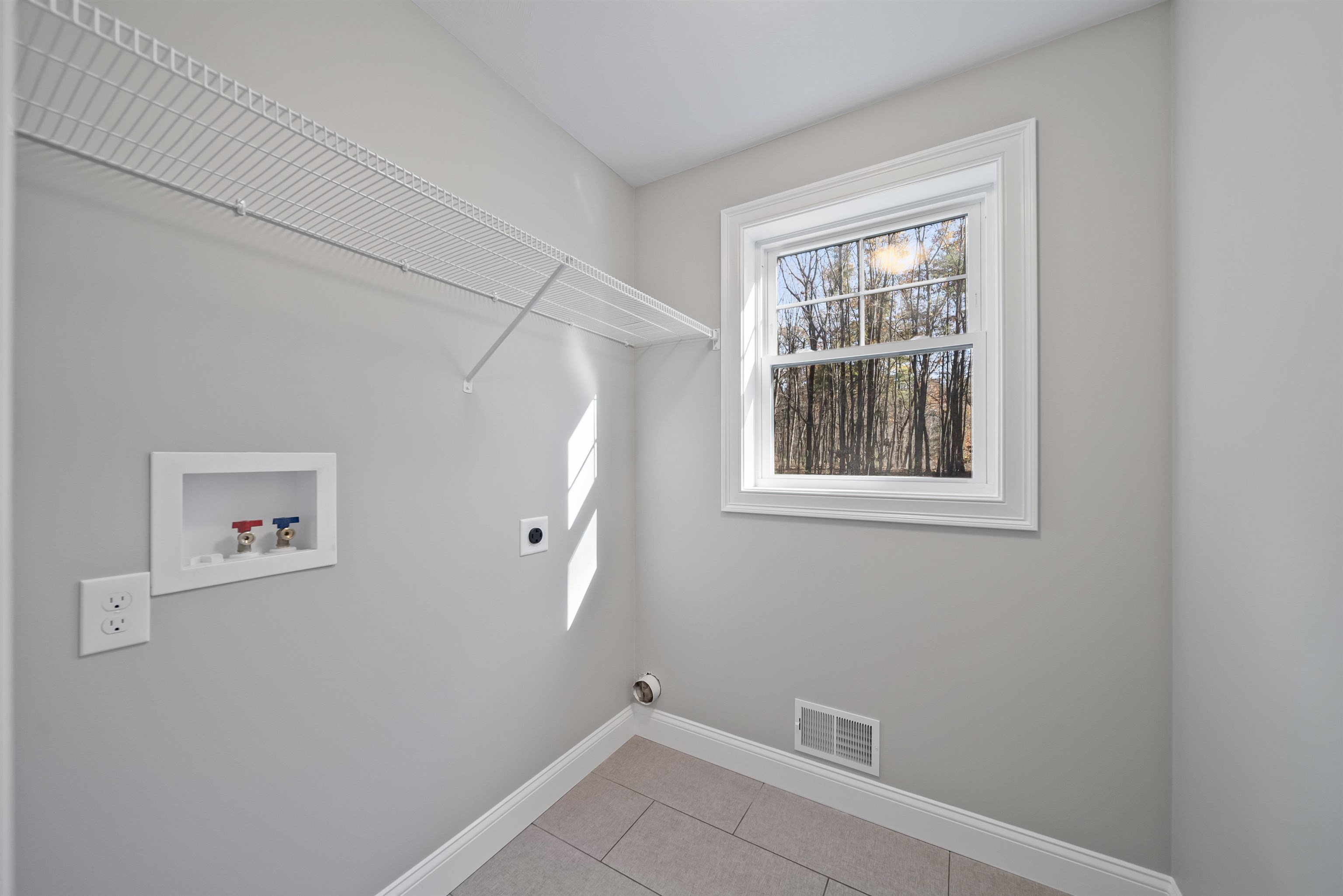 107 Chester Road Derry, NH 03038 - Photo 17 of 38