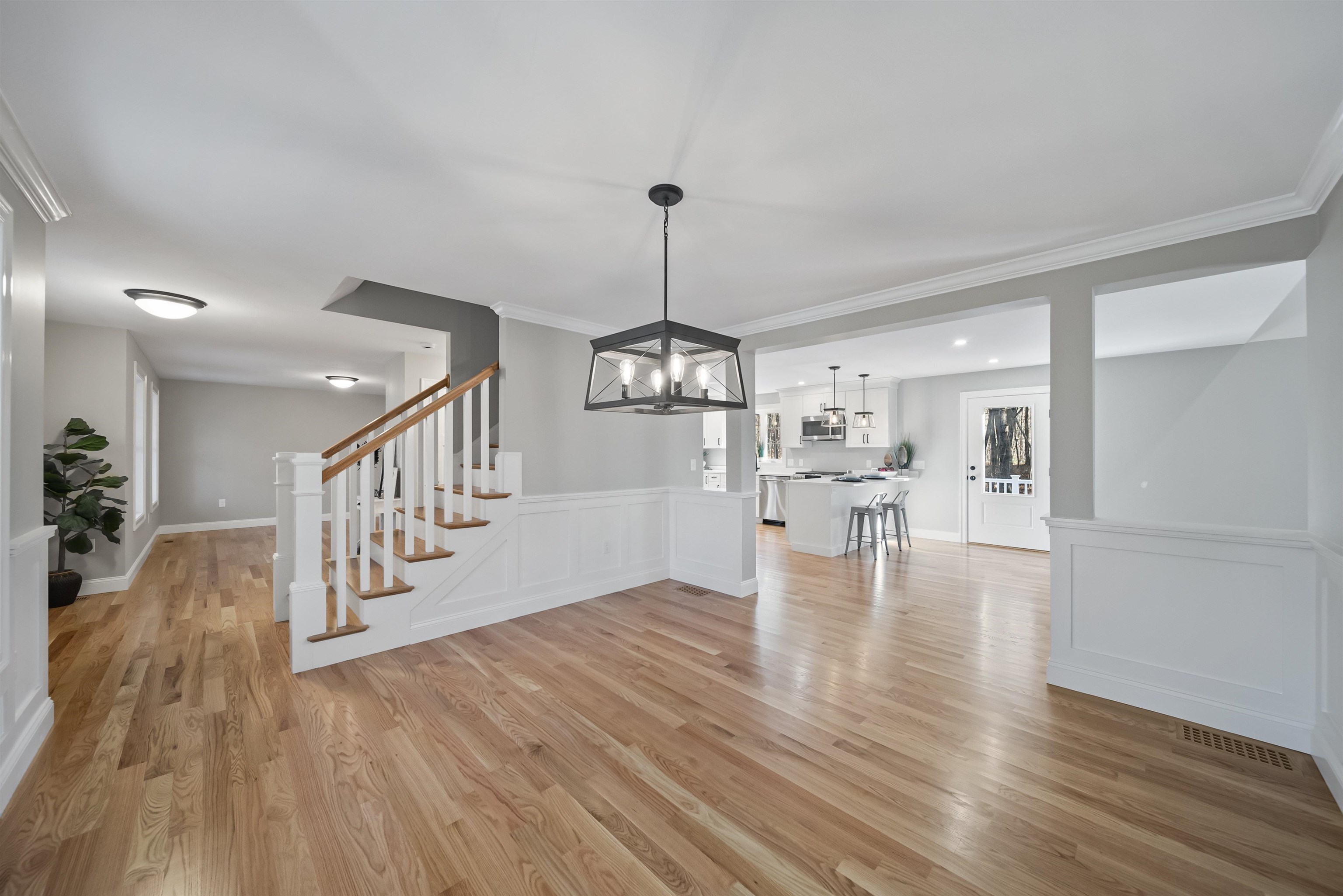 107 Chester Road Derry, NH 03038 - Photo 10 of 38