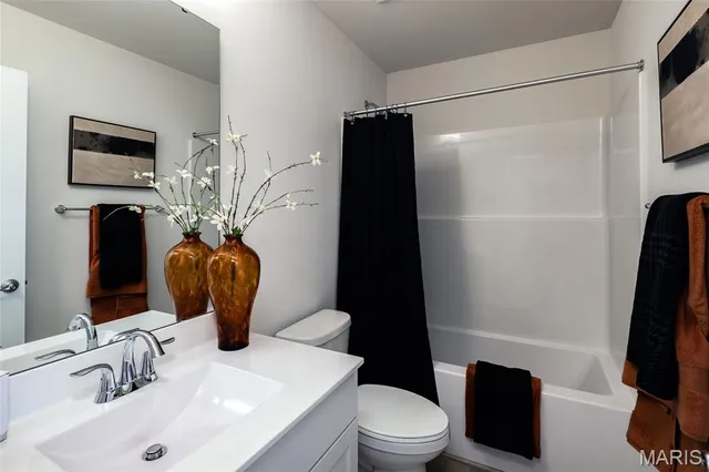 $748,849 | 125 Sterling Dr Lake Street, Lake St. Louis, MO 63367