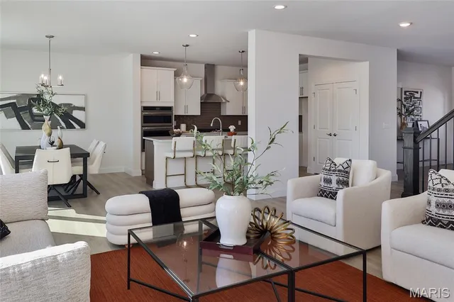 $748,849 | 125 Sterling Dr Lake Street, Lake St. Louis, MO 63367