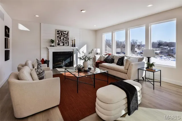 $748,849 | 125 Sterling Dr Lake Street, Lake St. Louis, MO 63367