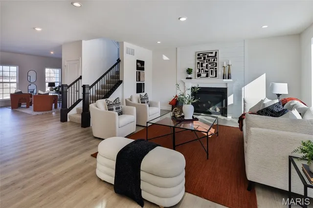 $748,849 | 125 Sterling Dr Lake Street, Lake St. Louis, MO 63367