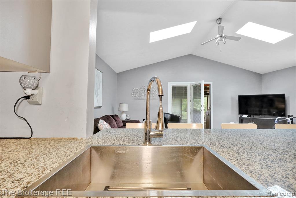 4338 Crosby Road Flint, MI 48506 - Photo 9 of 23