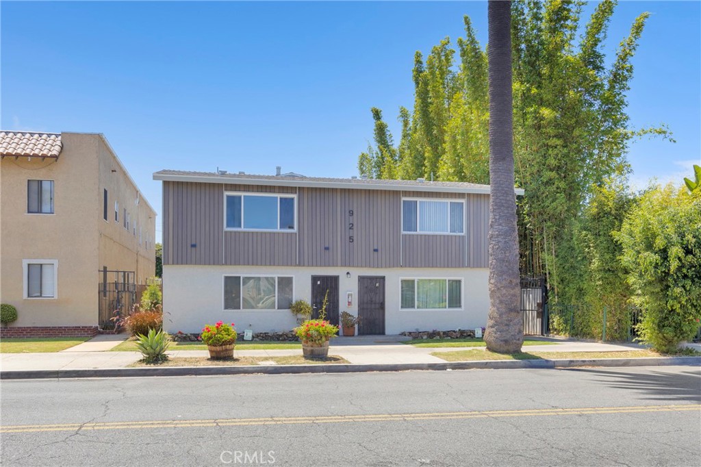 925 Cherry Long Beach, CA 90813 - Photo 1 of 21
