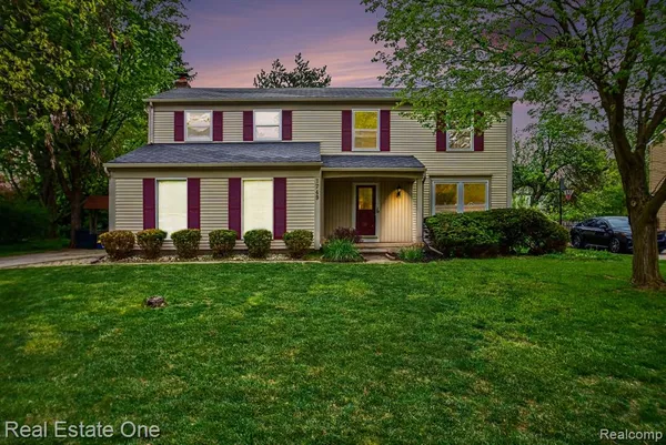 $575,000 | 1749 Freemont Drive, Troy, MI 48098