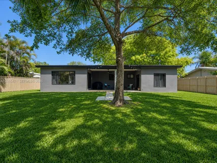 a view of a house with a backyard