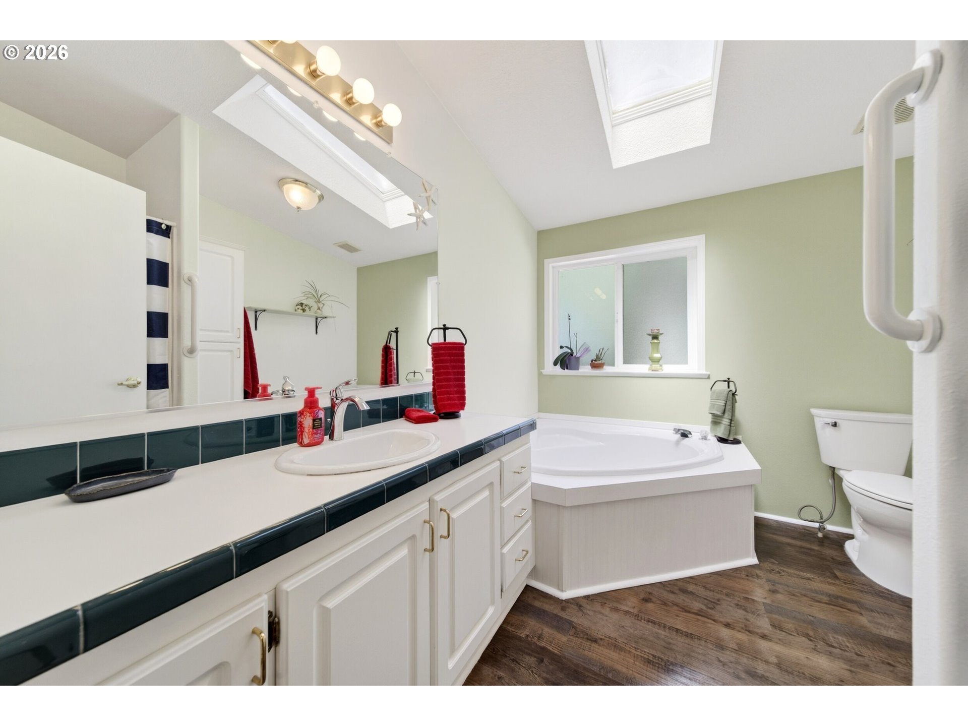 62196 Crown Point Road Coos Bay, OR 97420 - Photo 43 of 46 Owner's Suite Bathroom