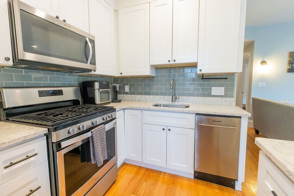 549 East 3rd Street, Unit A2 Boston, MA 02127 - Photo 8 of 27