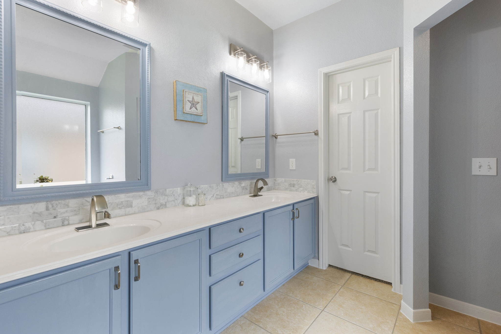 20019 Hardsville Drive Spring, TX 77388 - Photo 19 of 28 a bathroom with double sink and a mirror