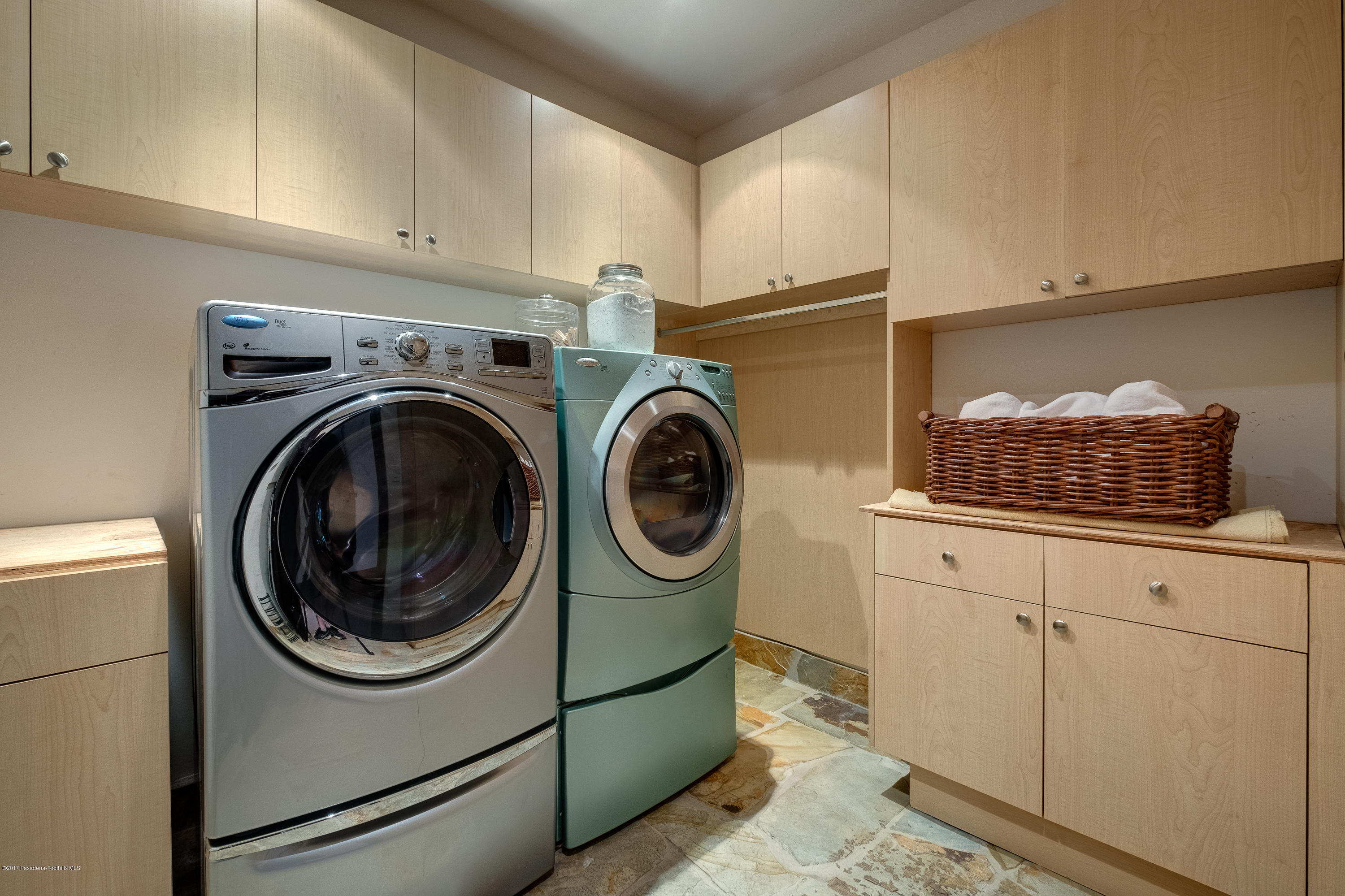 320 Patrician Way Pasadena, CA 91105 - Photo 40 of 69 a utility room with dryer and washer
