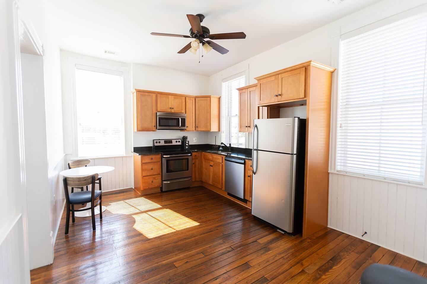 215 12th Street, Unit B Augusta, GA 30901 - Photo 9 of 12 badd10da-c1c0-4eb2-8bbb-72aee37b7519