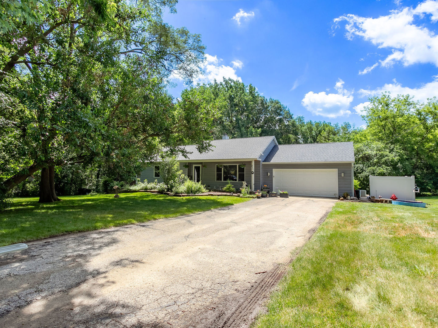 211 Oak Crest Road Cary, IL 60013 - Photo 1 of 39 Gallery Image 1