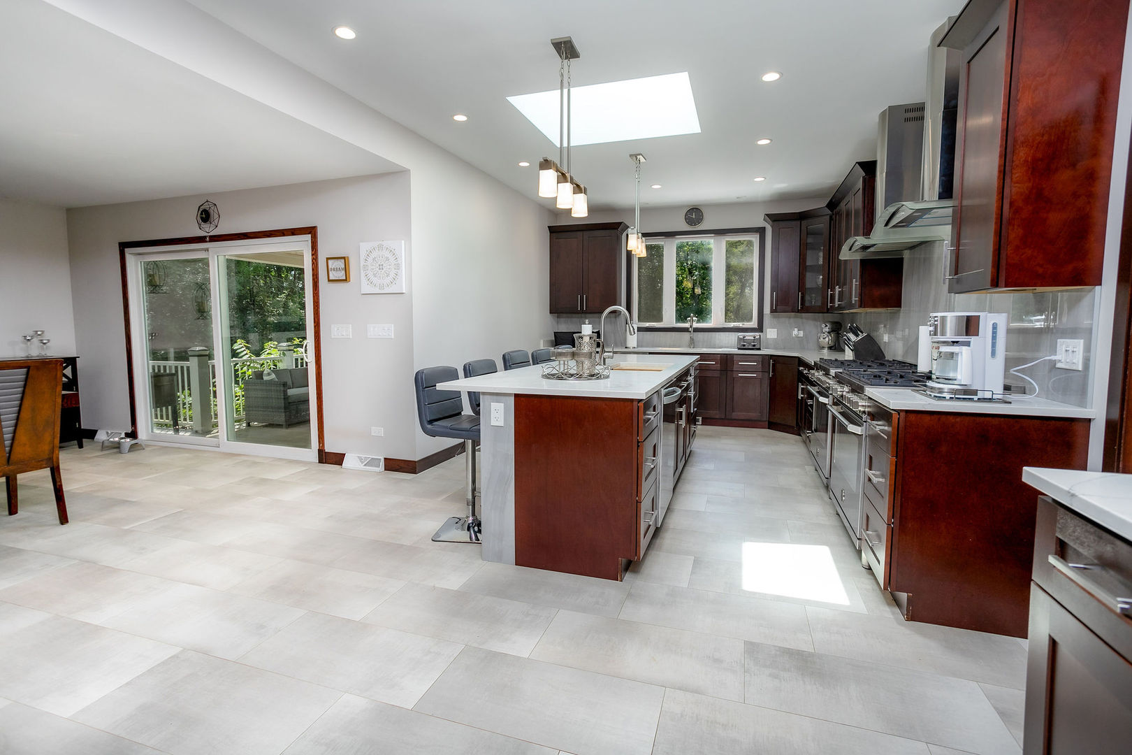 211 Oak Crest Road Cary, IL 60013 - Photo 12 of 39 Gallery Image 12