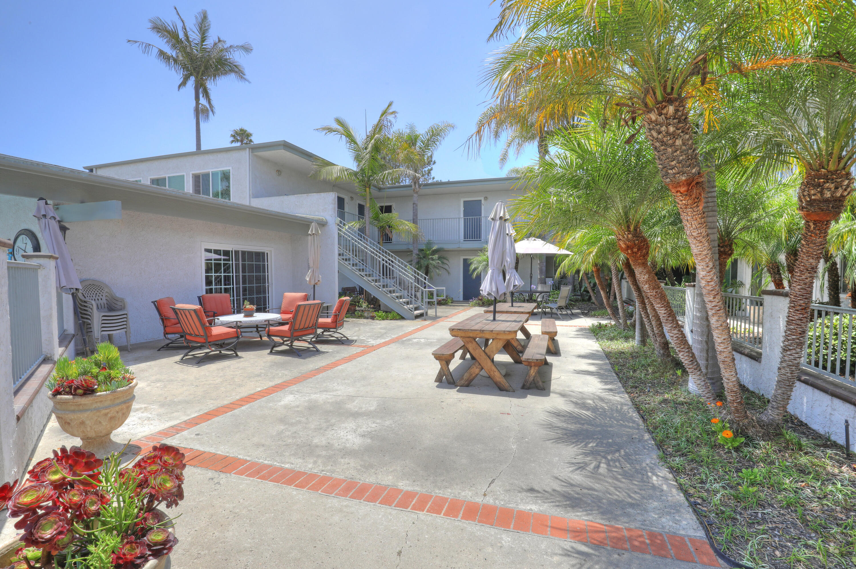 4880 Sandyland Road, Unit 38 Carpinteria, CA 93013 - Photo 14 of 25 Patio/Picnic Area