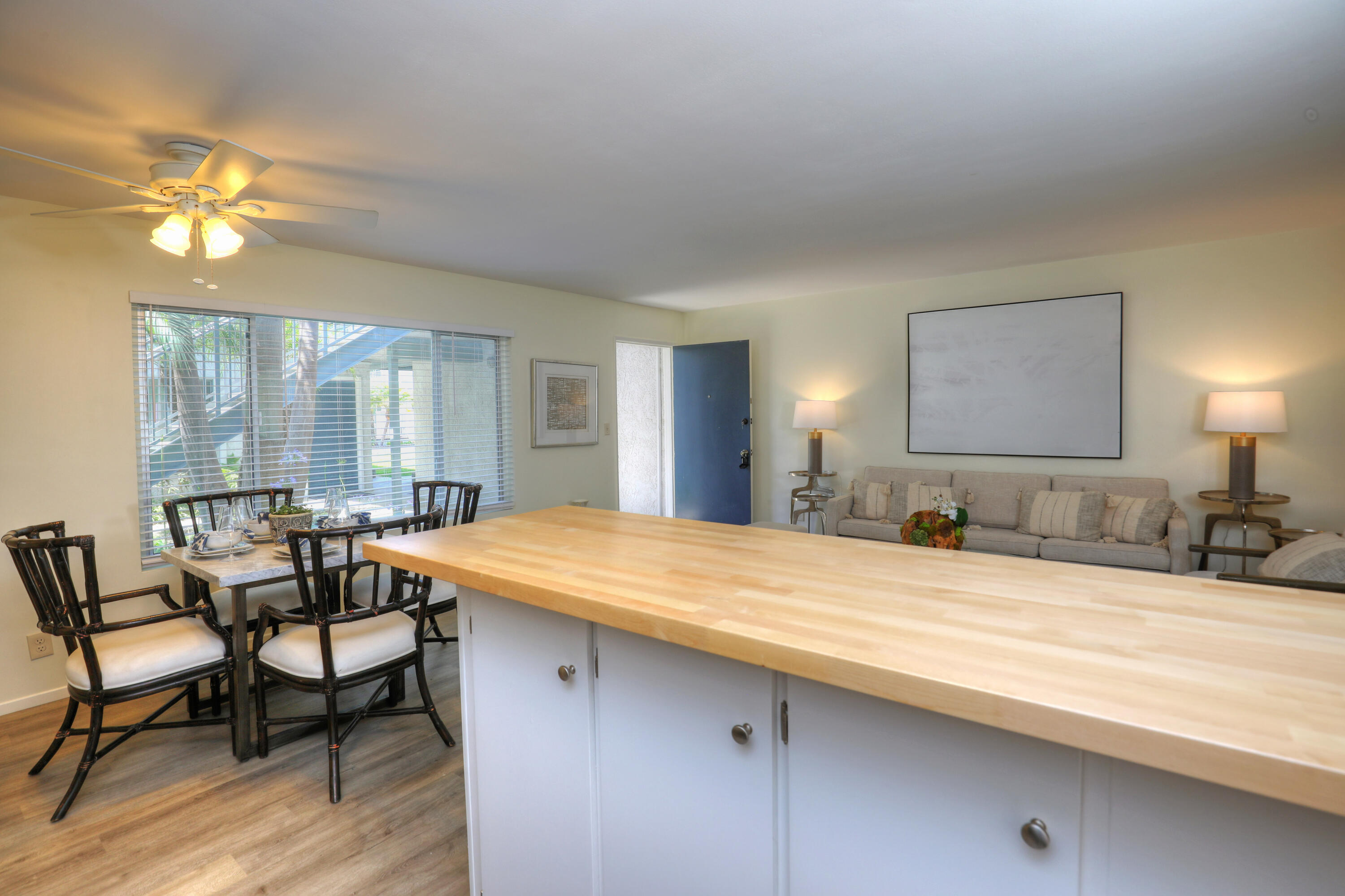4880 Sandyland Road, Unit 38 Carpinteria, CA 93013 - Photo 6 of 25 Kitchen/Dining Area