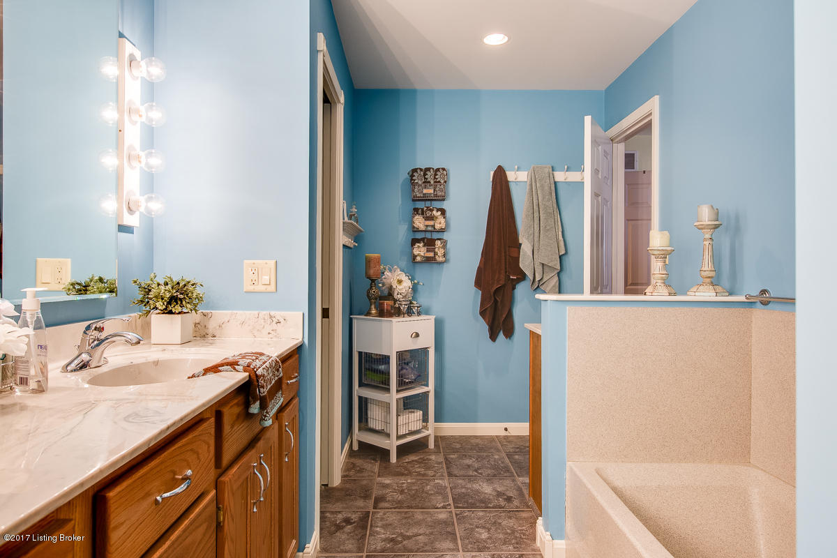 4702 Valley Station Road Louisville, KY 40272 - Photo 24 of 43 4702 Valley Station Rd-27
