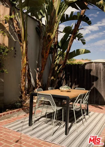 a view of a dinning table and chairs in patio