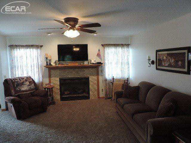 2442 King Road Lapeer, MI 48446 - Photo 16 of 29 20446016-15.JPG