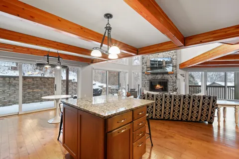 $639,000 | 850 Hillside Drive, Unit GG1, Fontana, WI 53125