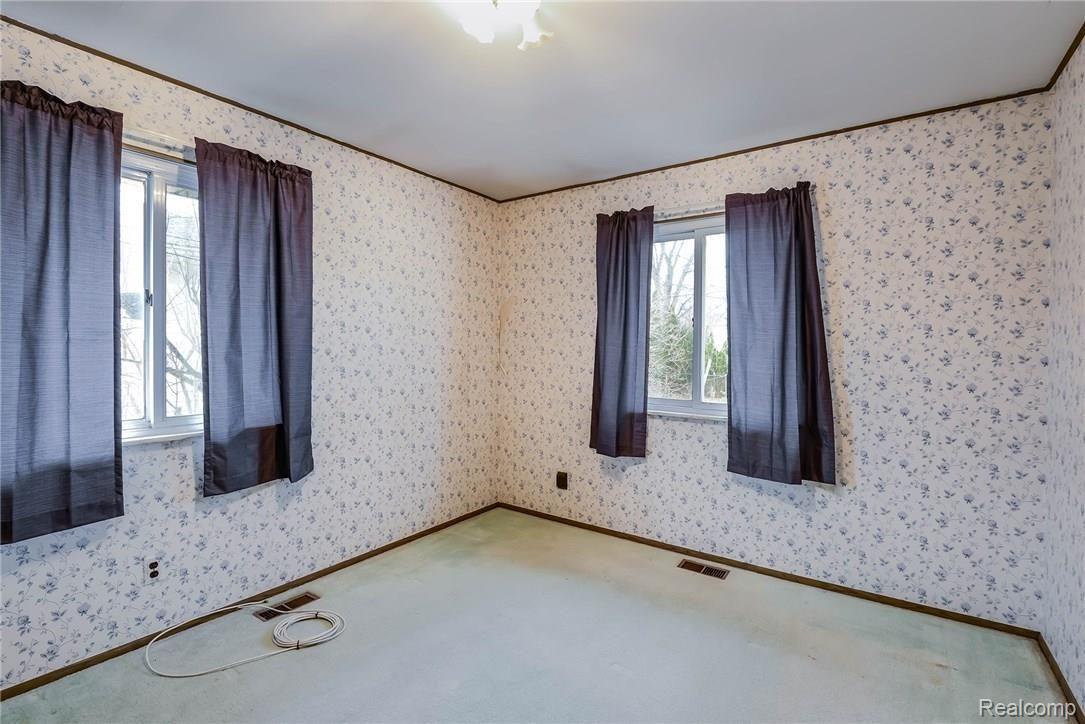 1186 State Road Fenton, MI 48430 - Photo 14 of 25 1186 State (4).jpg