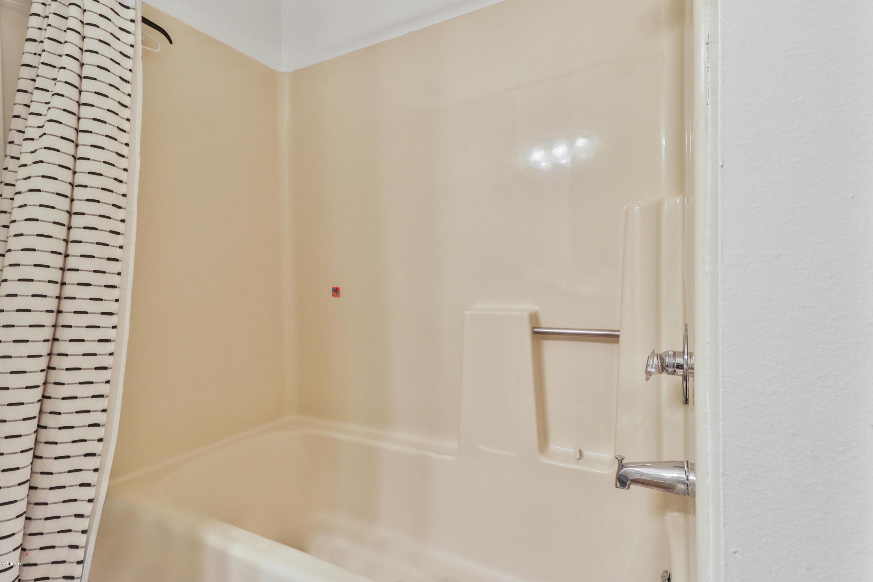 1778 Sinaloa Road, Unit 198 Simi Valley, CA 93065 - Photo 20 of 25 a close view of a bathtub in bathroom