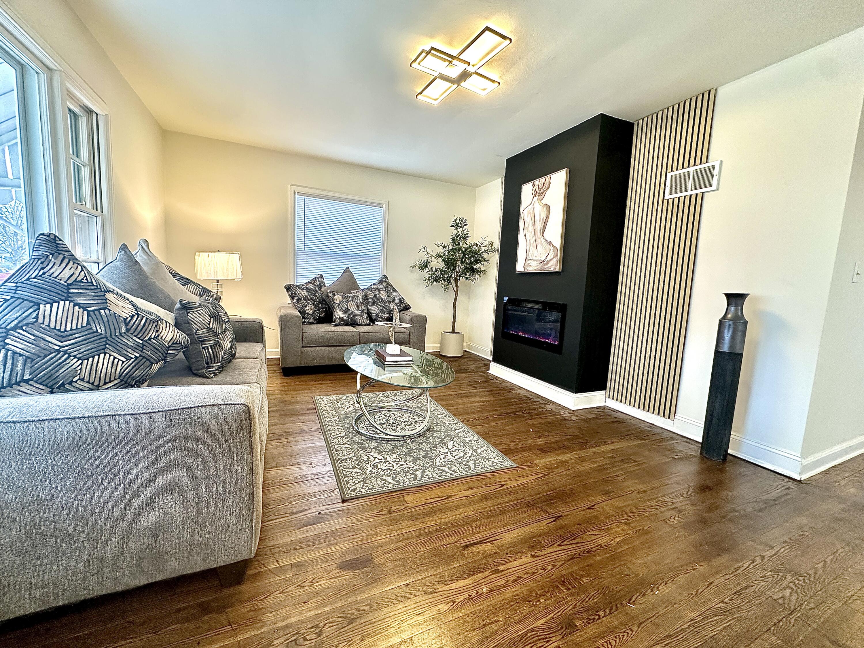 3138 North 89th Street Milwaukee, WI 53222 - Photo 3 of 30 IMG_8723