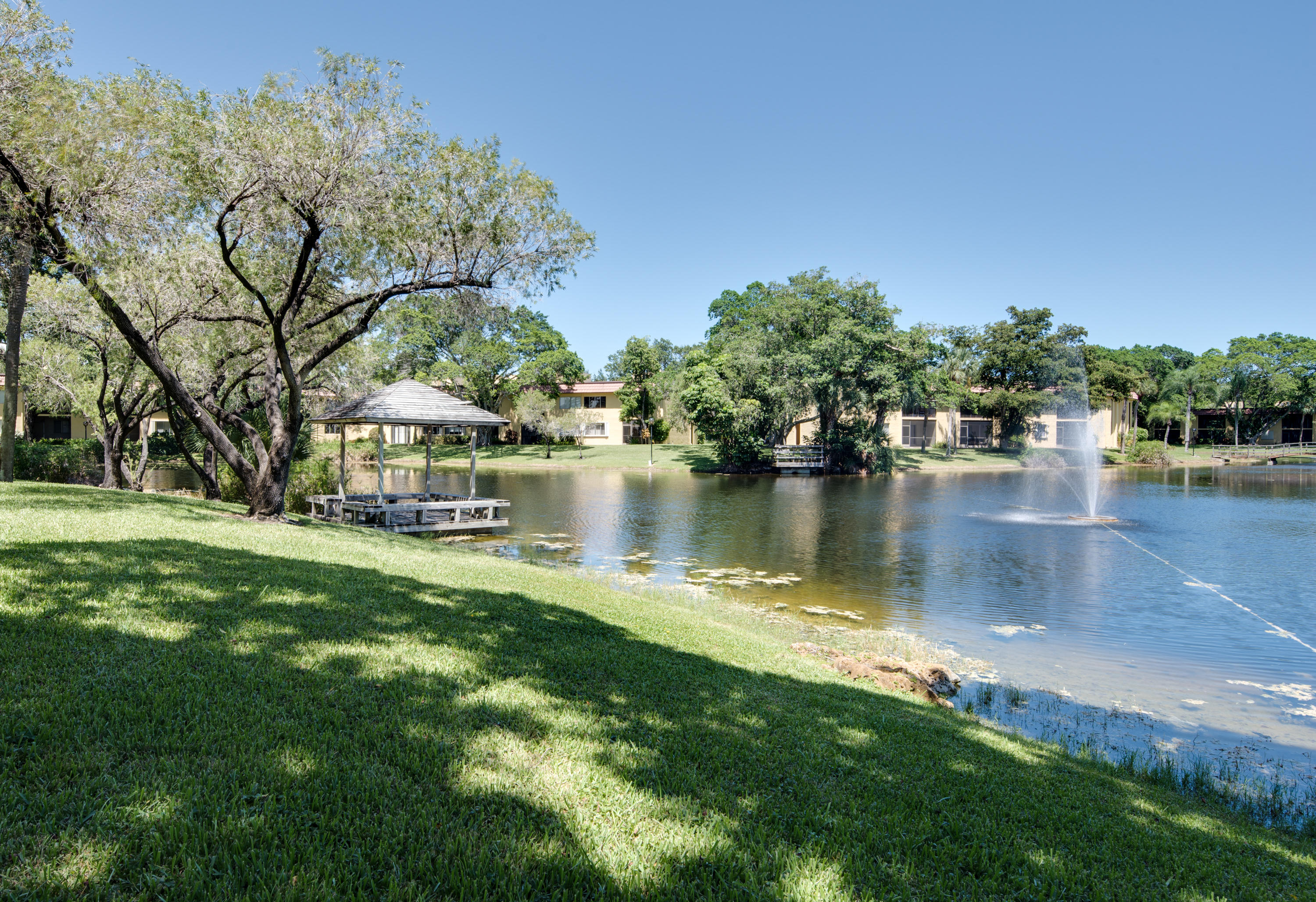 806 Southwest 9th St Circle, Unit 103 Boca Raton, FL 33486 - Photo 21 of 25 021_Gazebo