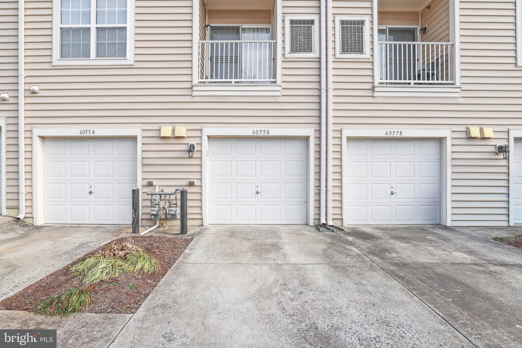 6055 Wicker Lane, Unit 128 Centreville, VA 20121 - Photo 33 of 36 a front view of a house