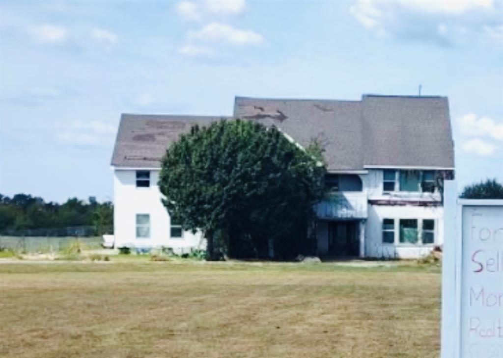 5077 East Line Road Whitewright, TX 75491 - Photo 2 of 16 a front view of a house with a yard