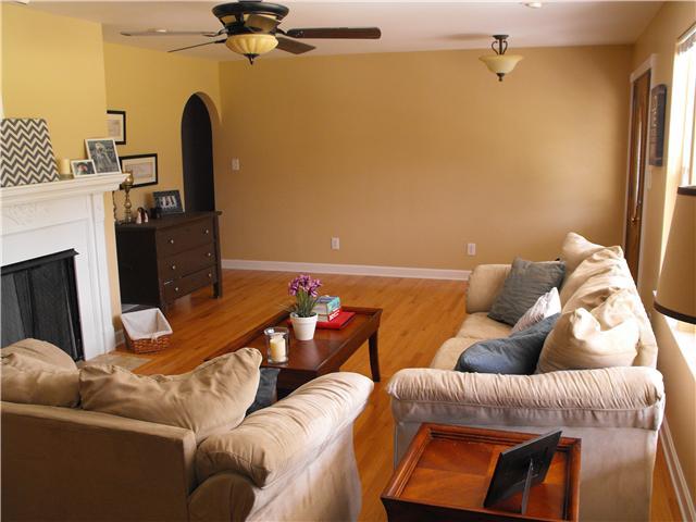 31 Riverview Road Mount Juliet, TN 37122 - Photo 1 of 12 Hard Wood Floors, Ceiling Fans, Roman Arch Entry Ways, Huge Covered Front porch right outside the front Door, This is a Cozy Den with Fireplace!