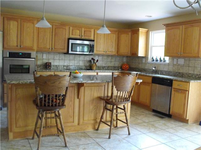 31 Riverview Road Mount Juliet, TN 37122 - Photo 3 of 12 Tile Floores & Tile Back Splash! Great Large eat in kitchen with Granit and Stainless Combo... Granit Island is great for entertaining and family gatherings