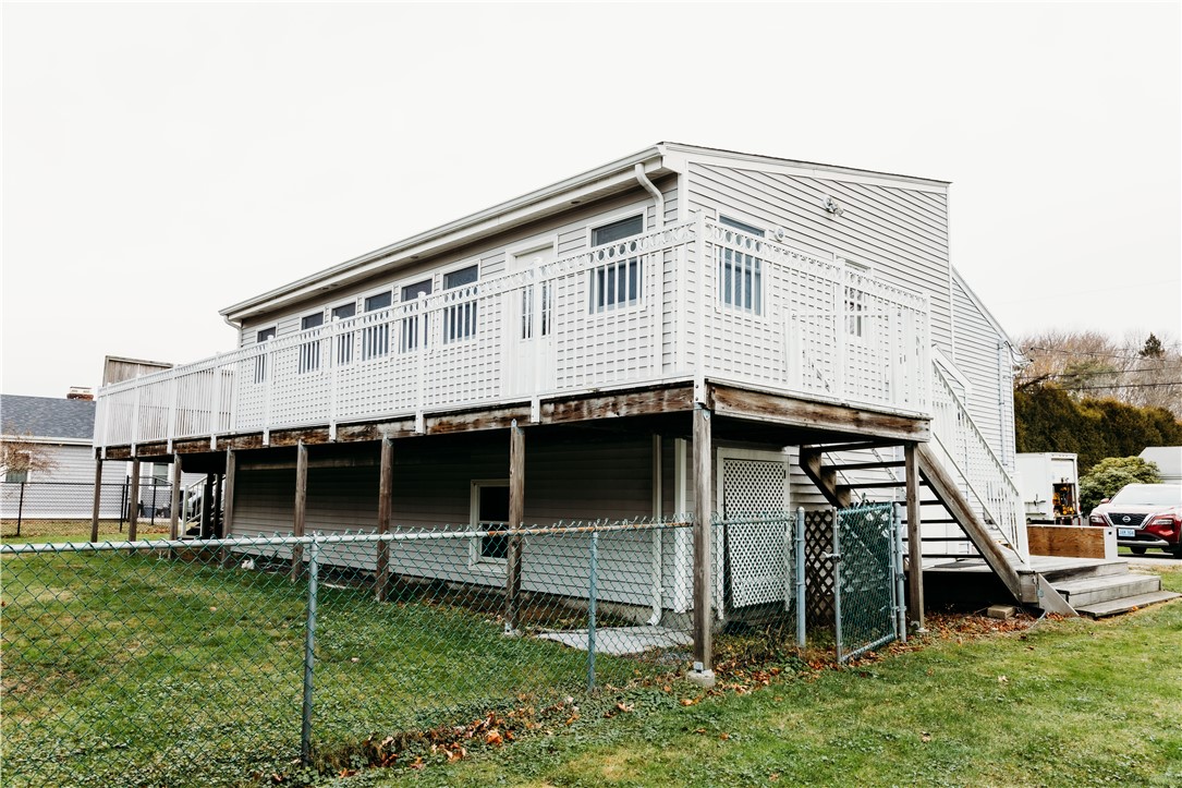 16 Ward Avenue Middletown, RI 02842 - Photo 4 of 26