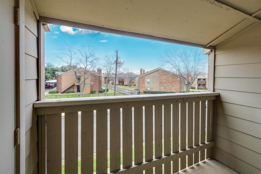 2100 Randy Snow Road, Unit 412 Arlington, TX 76011 - Photo 29 of 32 a view of a balcony