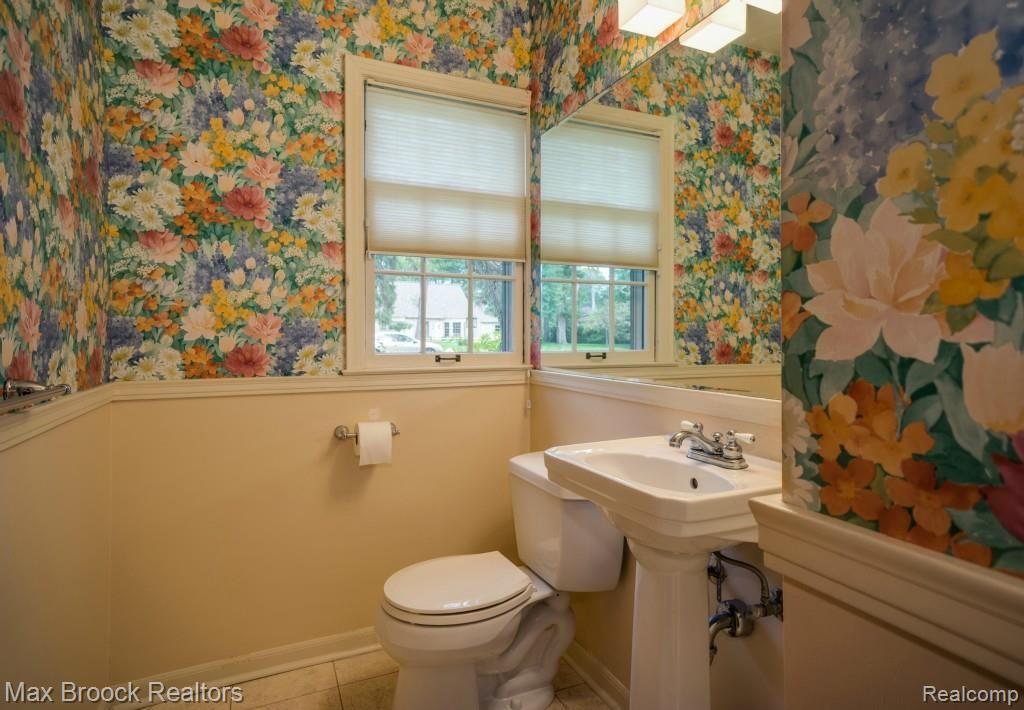 4175 Valley Forge Road Bloomfield Hills, MI 48301 - Photo 31 of 31 POWDER ROOM